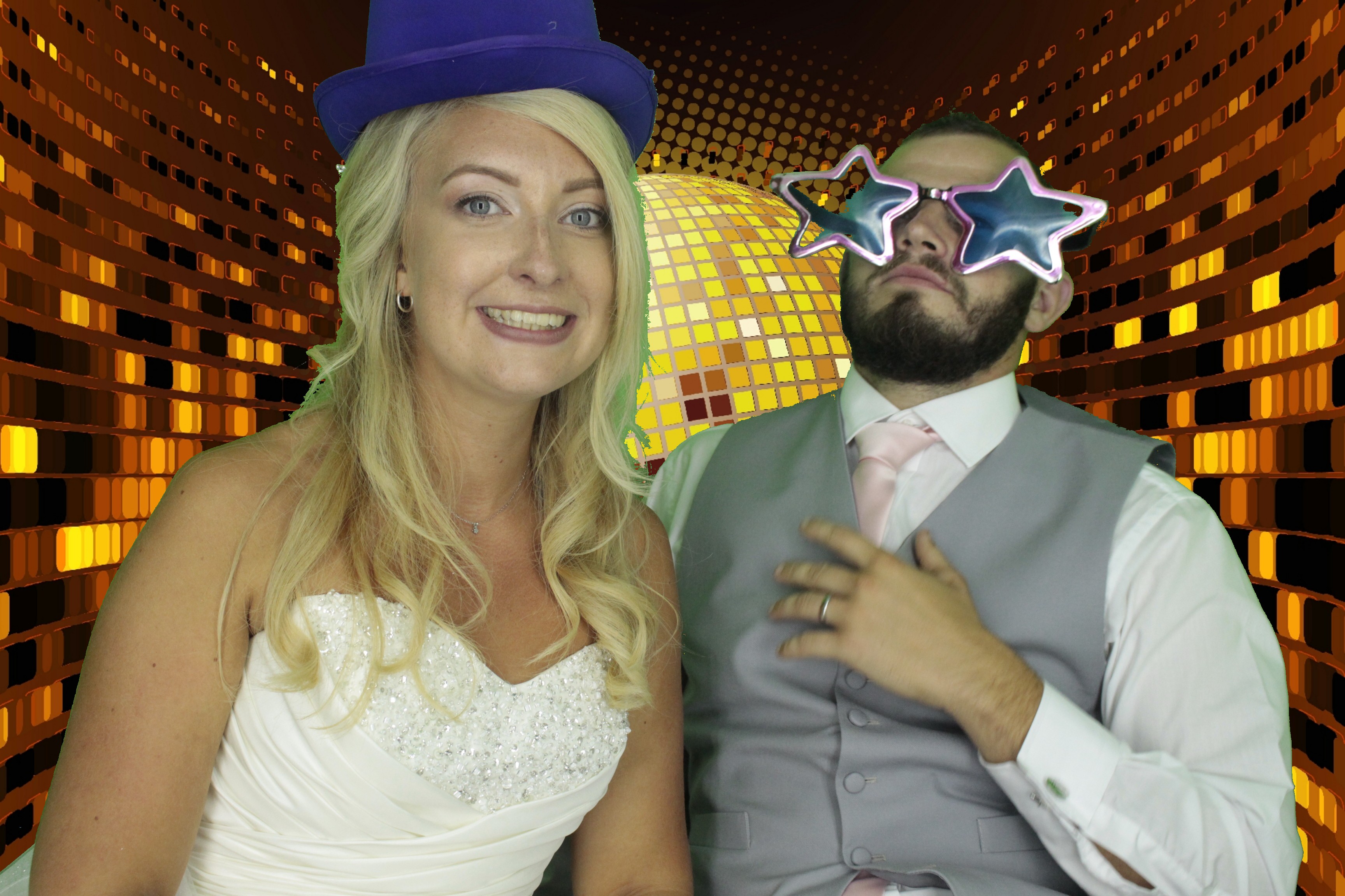 Nikki & Simon | View more photos from the event at gallery.myphotoboothexperience.co.uk/u/MyPhotoBoothExperienceLtd/Nikki-Simon